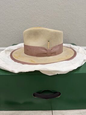Nick Fouquet Cream Fedora with Mauve Band and Trim 7 1/2 60 new